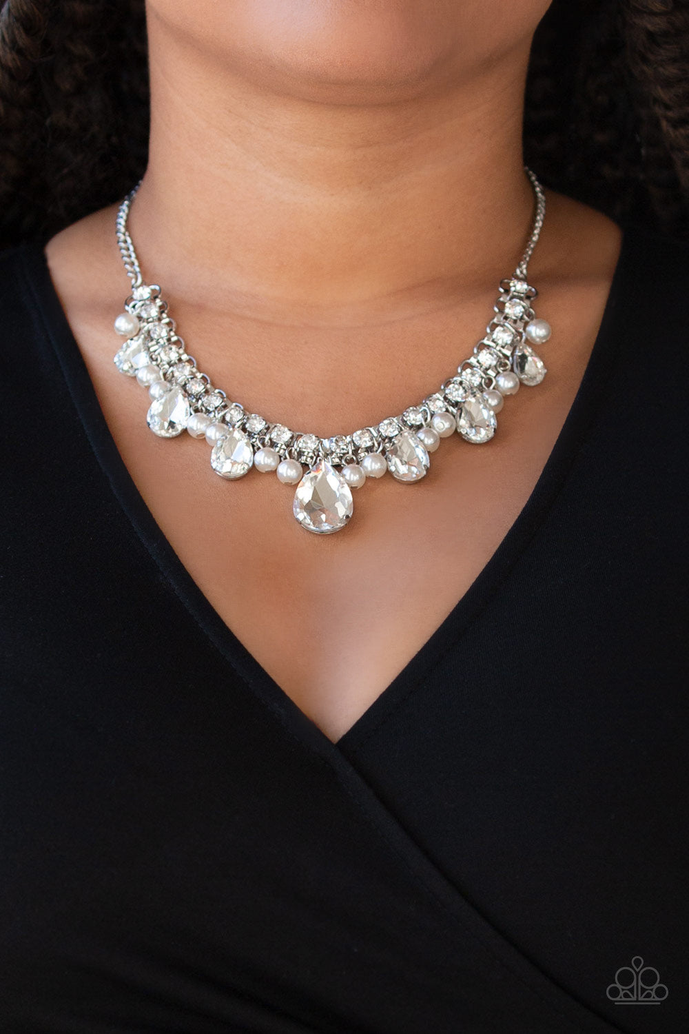 Knockout Queen White Necklace Set