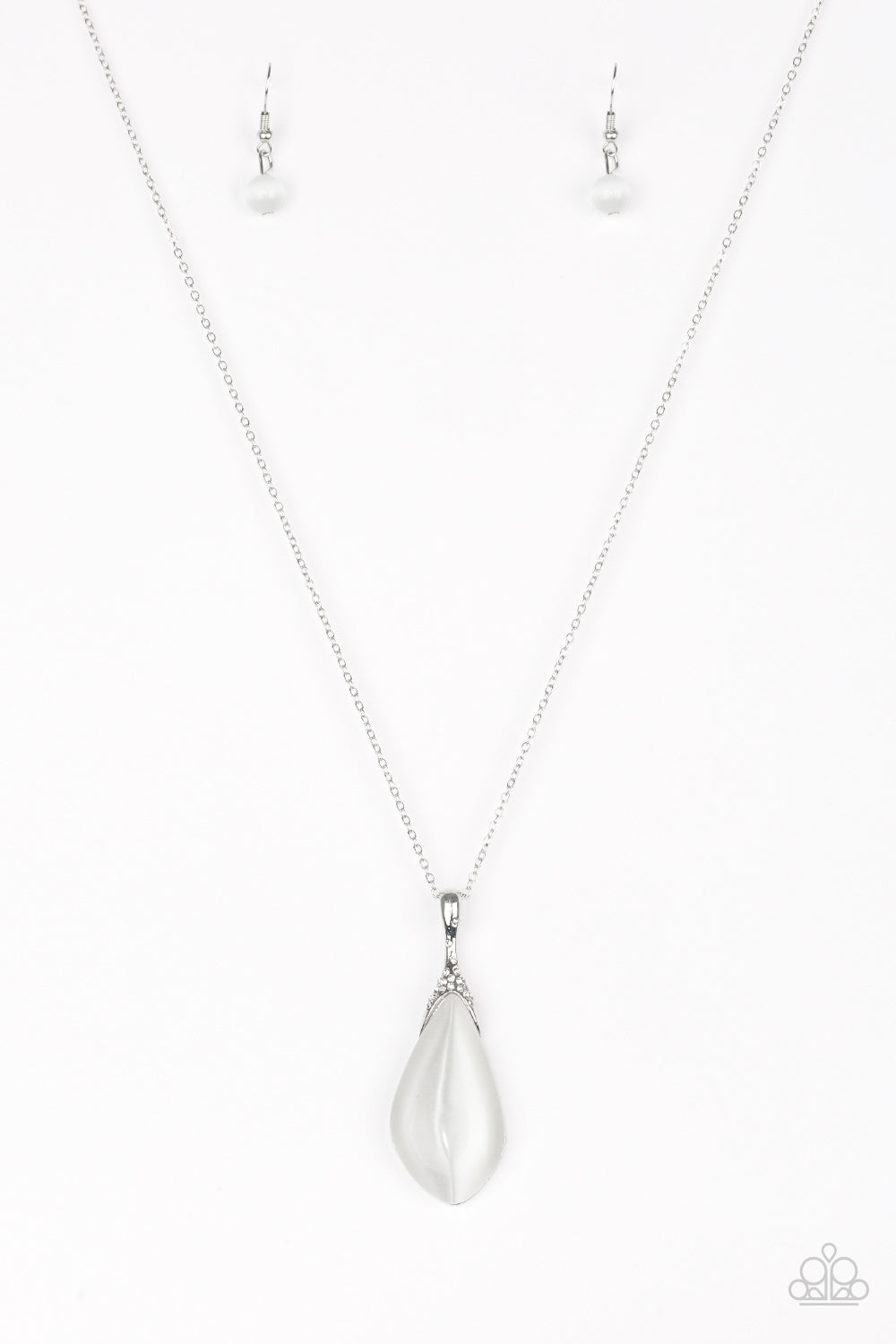 Friends in GLOW Places White Necklace Set