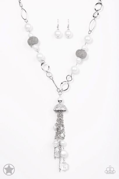 Designated Diva-White Necklace Set