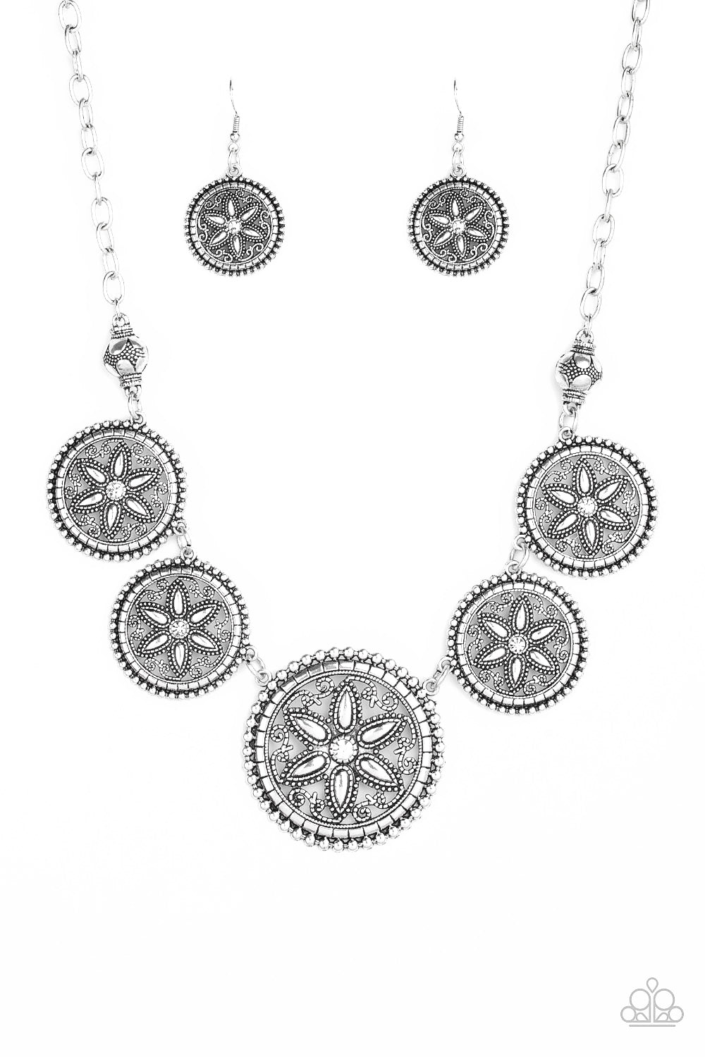 Written in the Star Lilies White Necklace Set