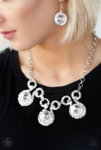 Hypnotized White Necklace Set